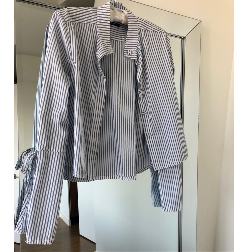 DEREK LAM STRIPE BUTTOM DOWN SHIRT. USA 2